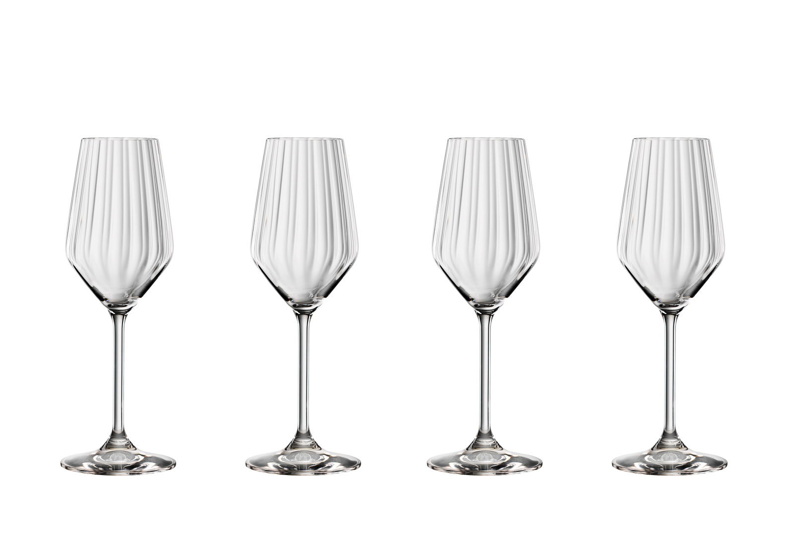 Vier elegante Champagnergläser mit geriffeltem Design, frontal abgebildet.