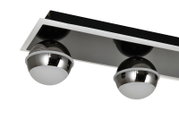 Moderne LED-Pendelleuchte mit zwei kugelförmigen, verchromten Lampenschirmen, Ansicht von unten.