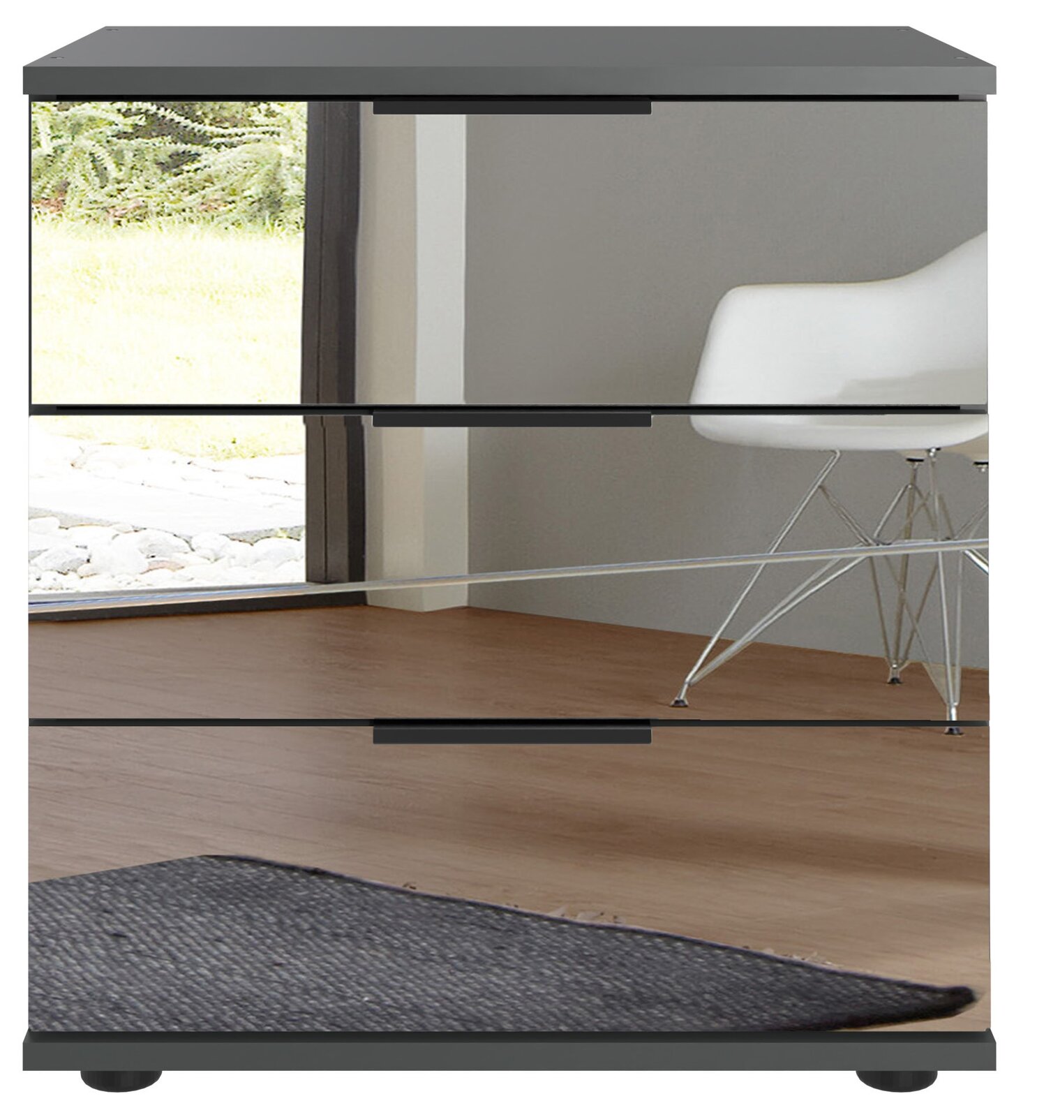 Moderne Nachtkommode mit drei Schubladen, spiegelnder Front und seitlicher Perspektive.