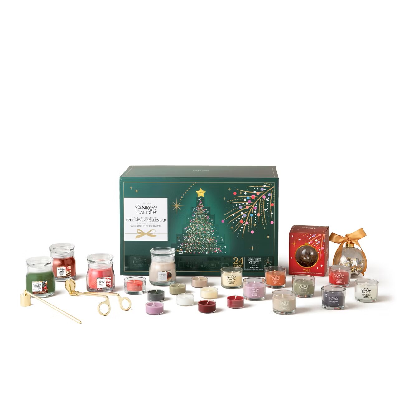 Yankee Candle Weihnachtskollektion mit grünem Baum-Adventskalender, Duftkerzen in verschiedenen Größen und Farben sowie goldenem Kerzenzubehör, frontal aus leicht erhöhter Perspektive auf weißem Hintergrund präsentiert