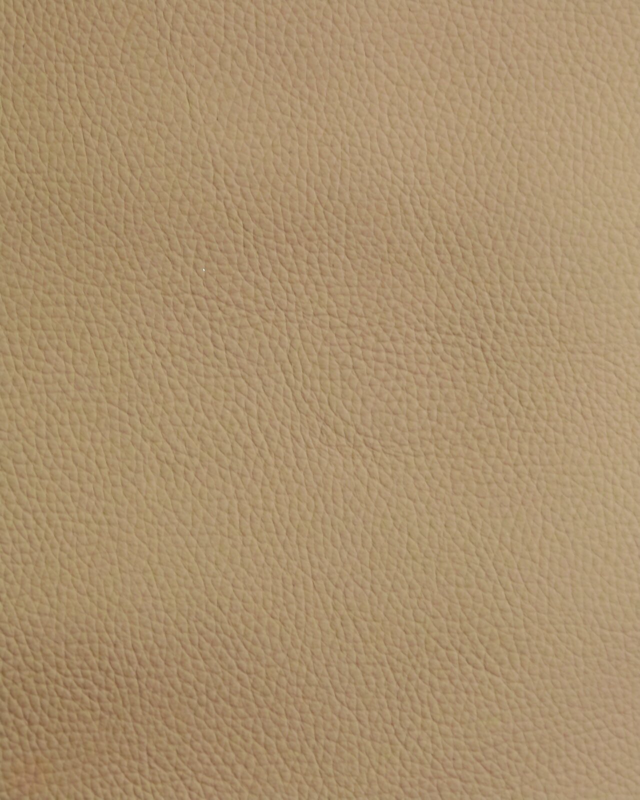 Nahaufnahme einer beige strukturierten Lederoberfläche, verwendet für einen Stuhl.