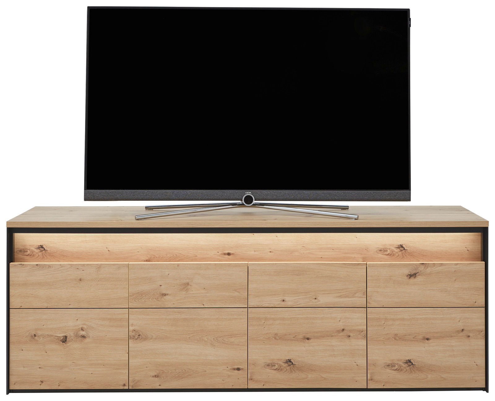 Frontansicht eines TV-Lowboards aus Holz mit natürlicher Maserung, darauf steht ein Flachbildfernseher.
