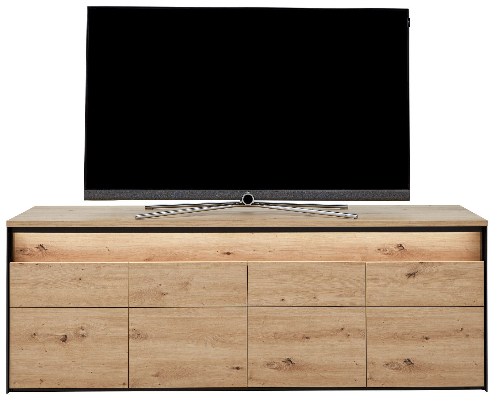 Frontansicht eines TV-Lowboards aus Holz mit natürlicher Maserung, darauf steht ein Flachbildfernseher.