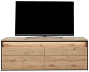 Vooraanzicht van een houten tv-kast met natuurlijke nerf, waarop een flatscreen-tv staat.