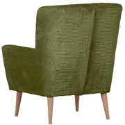 Groene fauteuil met corduroy bekleding en houten poten, achteraanzicht licht van opzij tegen een witte achtergrond