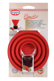 Roter, flexibler Silikon-Einmachtrichter von Dr. Oetker, zusammengefaltet und frontal abgebildet auf einer Verpackung mit Erdbeermotiv.