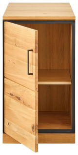 Holz-Aktenschrank mit geöffneter Tür, frontal betrachtet, zeigt Innenregal.