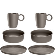 Frühstücksset 6-tlg. in Taupe, bestehend aus zwei Tassen, zwei Schalen und zwei Tellern, aus der Vogelperspektive.