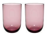 Zwei rosafarbene Longdrinkbecher aus Glas, frontal fotografiert.
