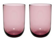 Zwei rosafarbene Longdrinkbecher aus Glas, frontal fotografiert.