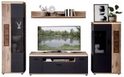 Wohnwand-Set im modernen Design mit TV-Lowboard, Wandboard und zwei Vitrinenschränken in Holzoptik und mattem Anthrazit, mit LED-Beleuchtung; frontale Ansicht.