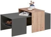 Moderner Couchtisch mit grauer und holzfarbener Oberfläche, dekoriert mit einer Vase, einer Schale und Büchern, seitliche Perspektive.