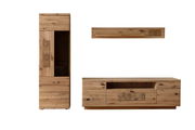 Holz-Wandkombination bestehend aus einem hohen Schrank, einem niedrigen TV-Schrank und einem Wandregal, frontal betrachtet.