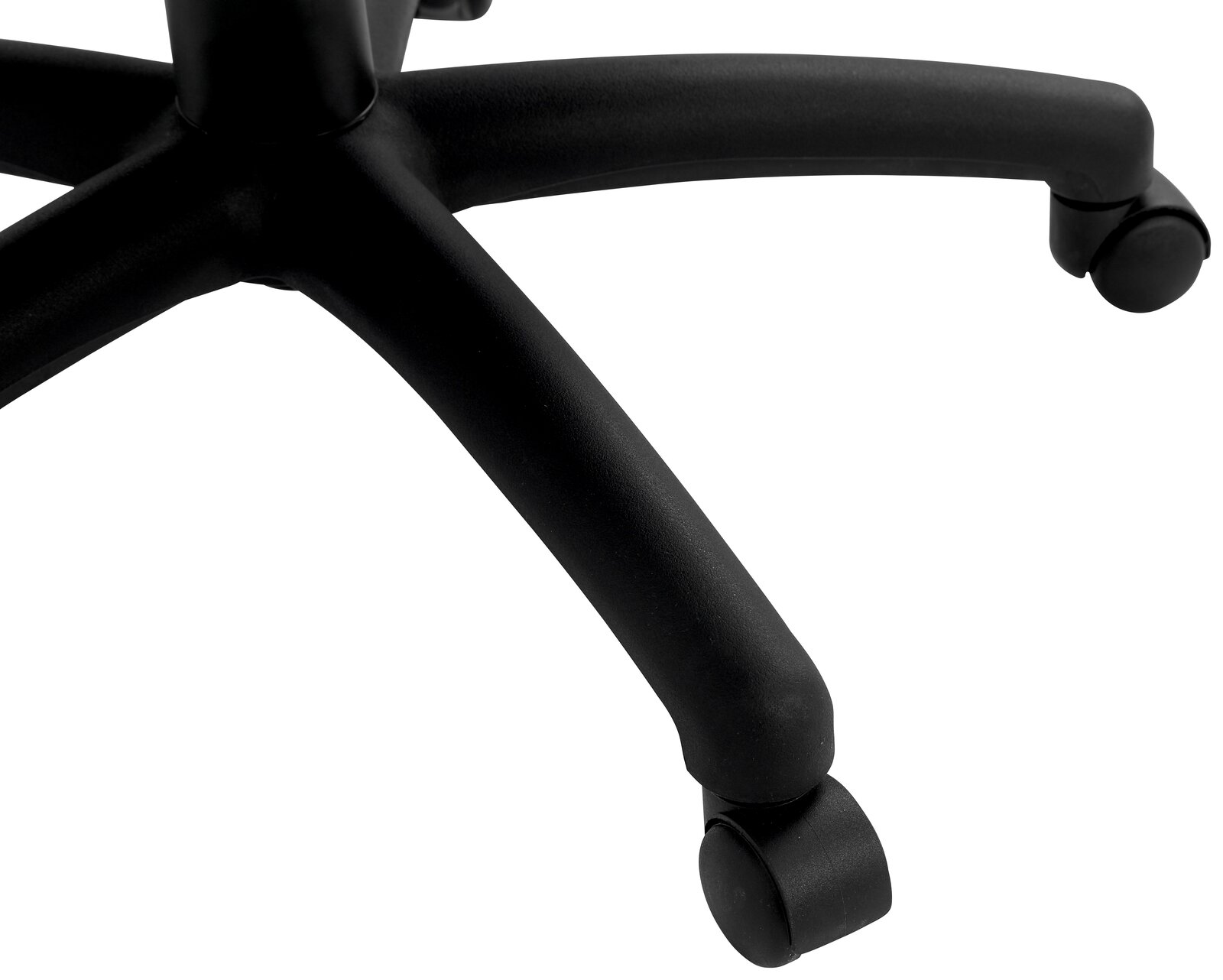 Nahaufnahme der schwarzen Rollenbasis eines Chefsessels aus der Seitenperspektive