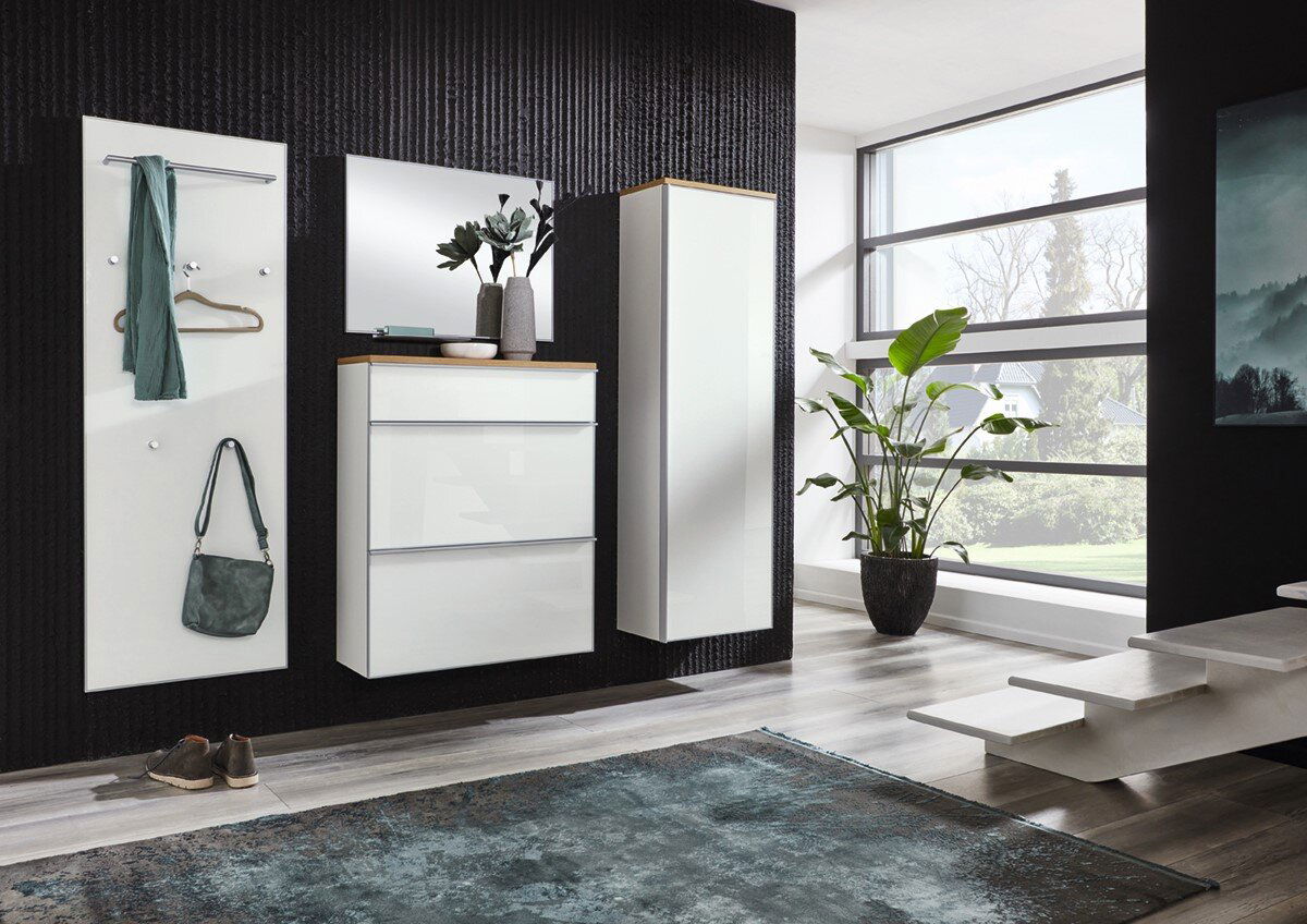 Moderner Hängegarderobenschrank in einem stilvollen Raum, seitliche Perspektive