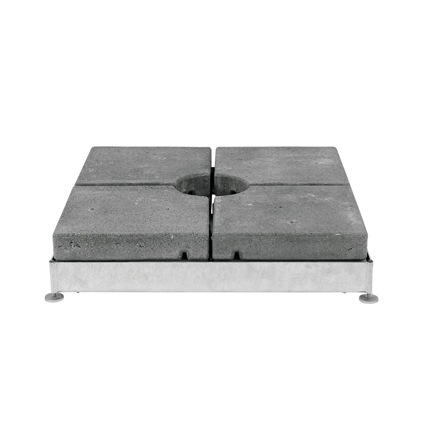Sockel M4 aus Beton, bestehend aus vier quadratischen Platten mit zentraler Aussparung, auf einer Metallbasis montiert, frontalansicht.