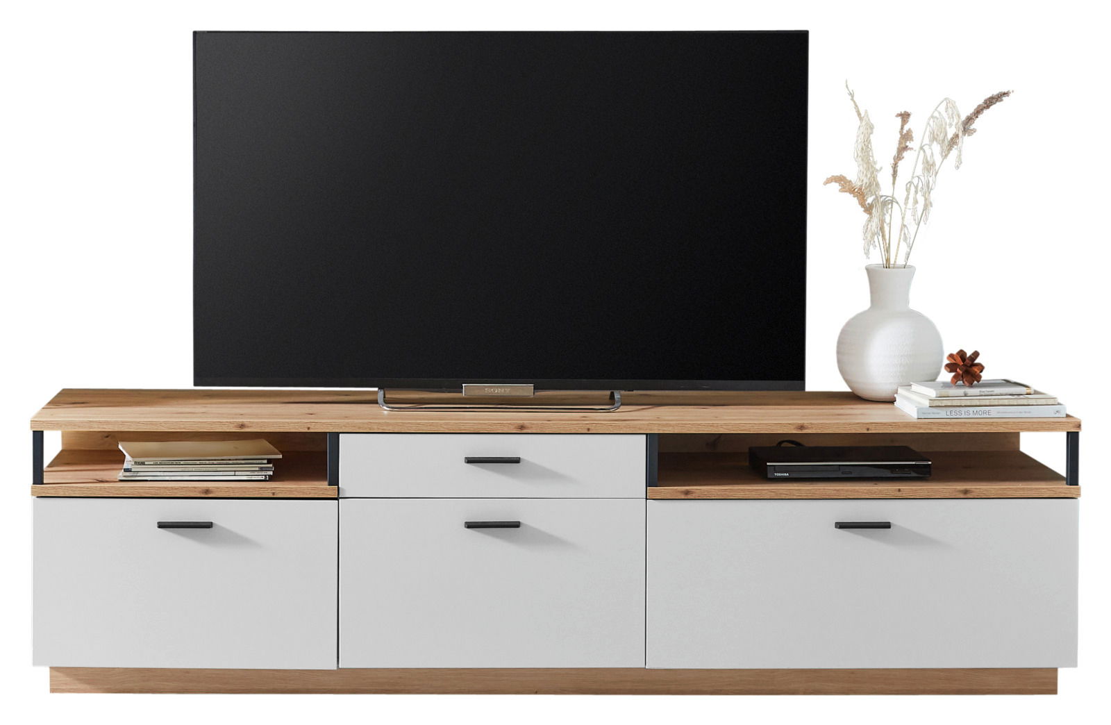 Frontansicht eines modernen TV-Lowboards mit Holz- und weißen Elementen, dekoriert mit Büchern und einer Vase.