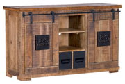Rustikales Sideboard aus Holz mit Schiebetüren und Metallakzenten, seitliche Perspektive