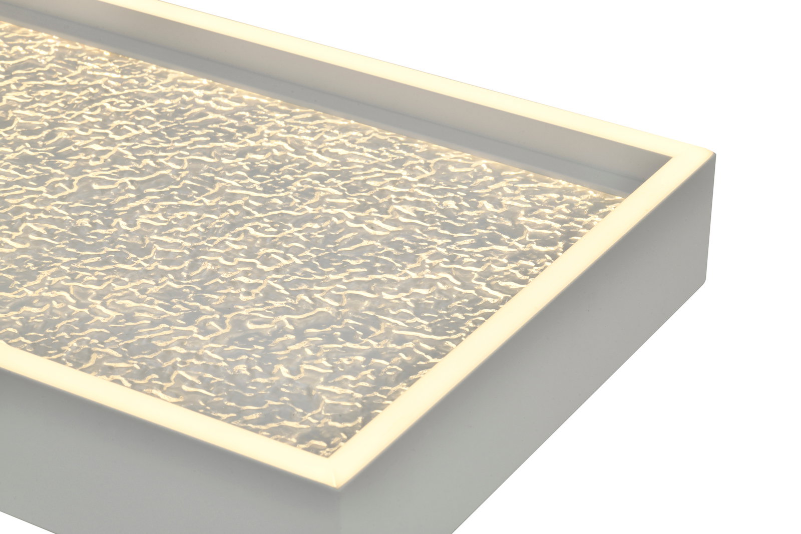 Nahaufnahme einer LED-Deckenleuchte mit strukturiertem Glas und leuchtendem Rand, seitliche Perspektive