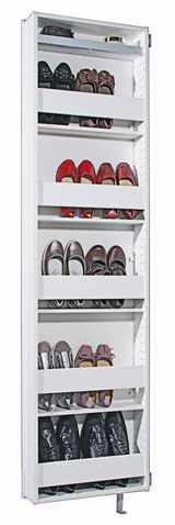 Weißer Drehschuhschrank mit mehreren Fächern, gefüllt mit verschiedenen Schuhen, aus der Frontalperspektive.