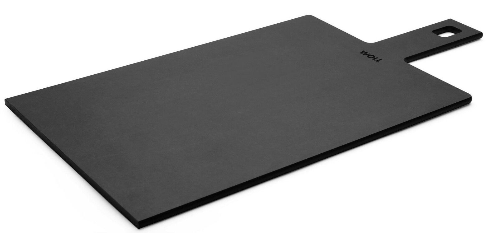 Schwarzes Schneidebrett mit Griff und Loch, perspektivisch von der Seite fotografiert.