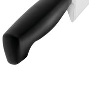 Nahaufnahme des schwarzen Griffs eines Fleischmessers aus der VIER STERNE Serie, seitliche Perspektive.