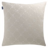 Beige Zierkissenhülle mit dezentem Muster, frontal fotografiert