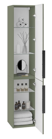 Grüner Hochschrank mit geöffneten Türen, gefüllt mit Handtüchern, Flaschen und Dekoration, aus frontaler Perspektive.