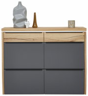 Moderner Hängeschuhschrank mit LED-Beleuchtung, graue Fronten und Holzdetails, frontal abgebildet mit dekorativen Vasen auf der Oberseite.