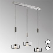 Moderne Pendelleuchte Lavin mit drei höhenverstellbaren, zylindrischen Lampenschirmen aus Glas, seitliche Perspektive