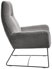 Grauer Sessel mit geripptem Stoffbezug, seitliche Perspektive