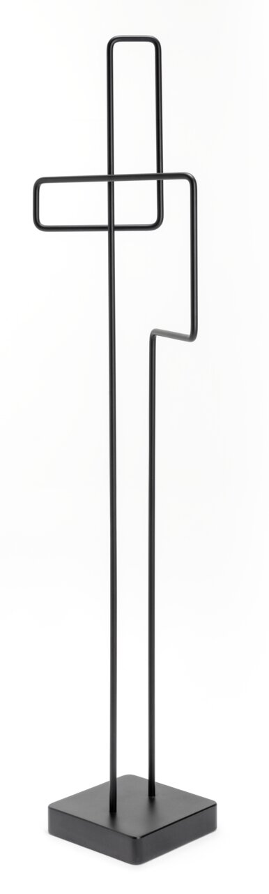 Moderner Stummer Diener aus schwarzem Metall mit minimalistischem Design, seitliche Perspektive.
