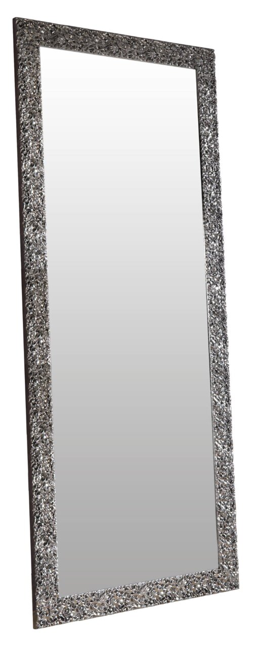 Großer rechteckiger Spiegel mit dekorativem, silbernem Rahmen, seitliche Perspektive