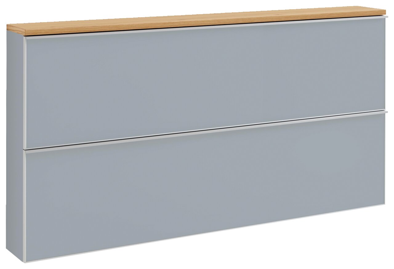 Modernes Sideboard/Schrank mit zwei großen, glatten Fronten in Hellgrau und Holzplatte, in schräger Frontansicht von links freigestellt