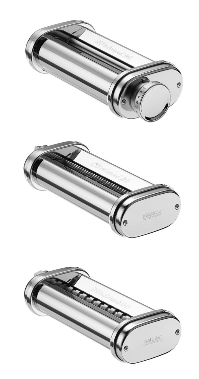 KitchenAid Nudelvorsatz (3Walzen) Edelstahl Nudelvorsatz mit drei Walzen aus Edelstahl, perspektivisch von oben gezeigt.