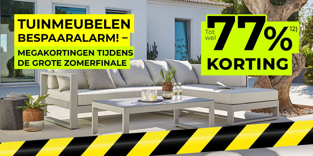 Moderne tuinlounge op terras bij woning, promotiebanner met zomerslot en hoge kortingen op tuinmeubelen.