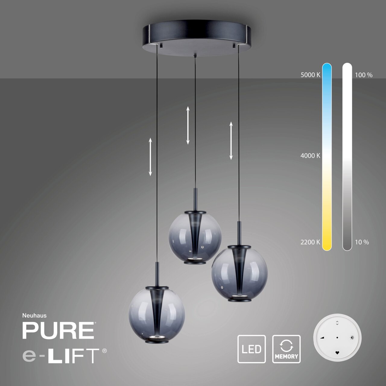 Moderne LED-Pendelleuchte mit drei höhenverstellbaren, rauchgrauen Glaskugeln, Ansicht von vorne. Farbtemperatur und Helligkeit einstellbar.