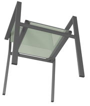 Unteransicht eines Stapelsessels mit grauem Metallrahmen und grünlicher Sitzfläche.