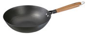 Wokpfanne COUNTRY, 28 cm, schwarze Antihaftbeschichtung, Holzgriff, seitliche Perspektive