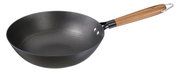 Wokpfanne COUNTRY, 28 cm, schwarze Antihaftbeschichtung, Holzgriff, seitliche Perspektive