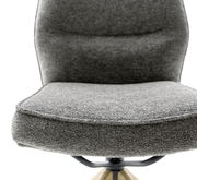 Grauer gepolsterter Stuhl in Nahaufnahme, Vorderansicht