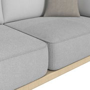 Nahaufnahme eines grauen Loungesofas mit zwei Sitzplätzen, seitliche Perspektive