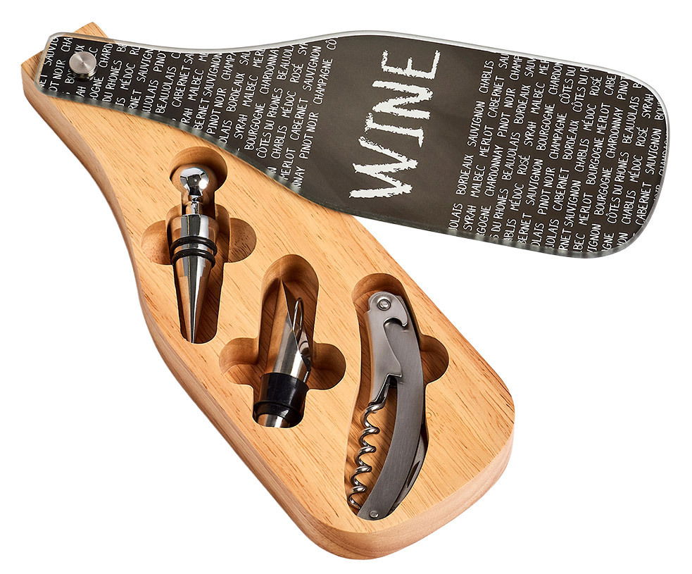Wein-Set in Flaschenform mit Korkenzieher, Ausgießer und Verschluss, aus Holz und Metall, von oben betrachtet.