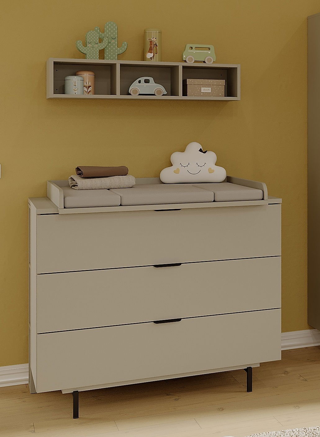 Germania Kommode TOMINO Kommode mit drei Schubladen, Wickelauflage und Dekorationen, frontal fotografiert