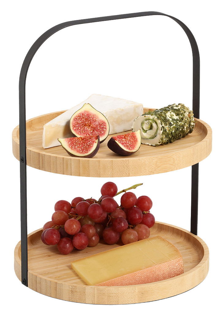 Zweistöckige Etagere aus Holz mit schwarzem Metallgriff, gefüllt mit Käse, Feigen und Trauben, seitliche Perspektive