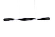 Moderne LED-hanglamp met een gebogen vormgeving, zijaanzicht