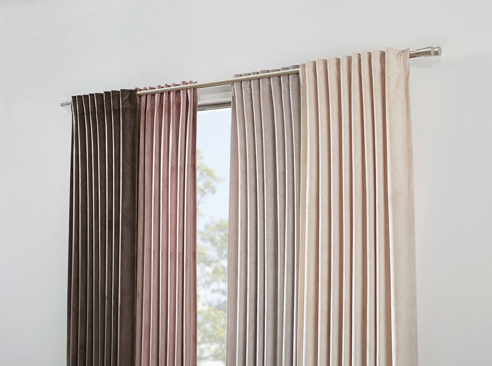 JOOP! Dekoschal J!IMPRESS Dekoschal in verschiedenen Farben an einer Gardinenstange, seitliche Perspektive