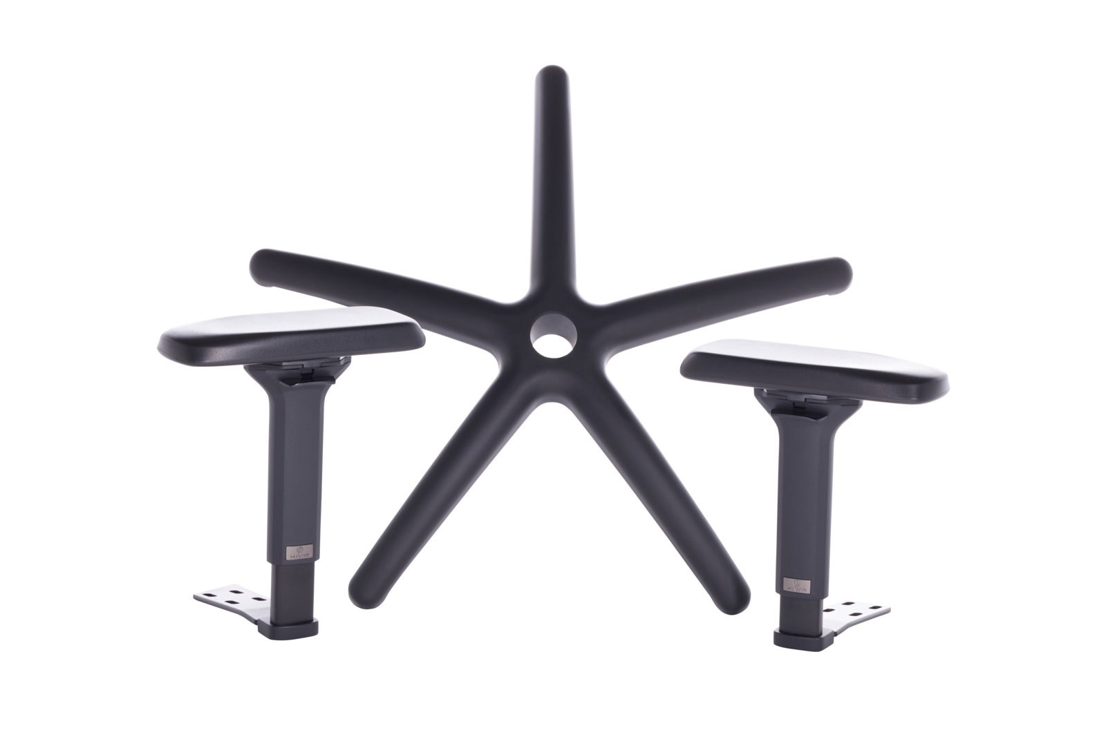 Perspektive von vorne auf die Basis und Armlehnen eines Gaming-Stuhls, Modell HIVAR SKYLAR XL.