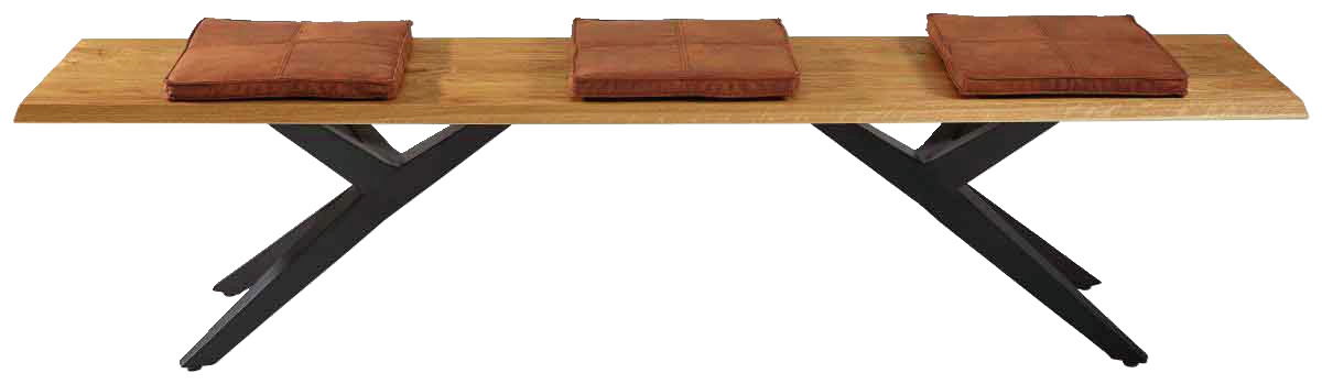 Holzbank mit drei braunen Kissen, seitliche Perspektive