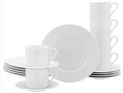Weißes Kaffeeservice 18-tlg mit elegantem Muster, bestehend aus Tassen, Untertassen und Tellern, seitliche Perspektive